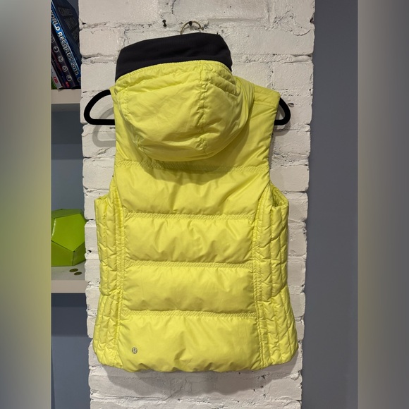 Lululemon Athletica - Reversible Bright Yellow Puffer Vest with Hood Size 6‎ - Picture 4 of 10
